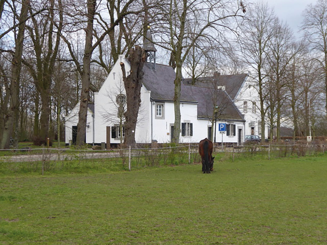 Kapel onder de Linde’ met daarachter ’t Kapelhuis
